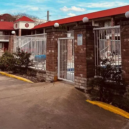 Econo Lodge Inn & Suites Downtown San Antonio Riverwalk Area